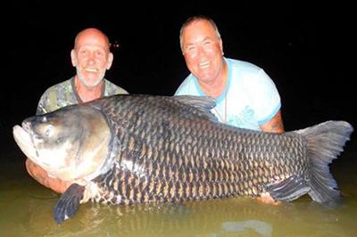 Заядлые рыбаки из Великобритании предложили другу после смерти порыбачить.