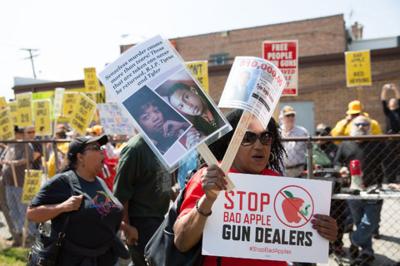 Джулианна Мур поддержала ежегодную акцию протеста против свободной продажи оружия, проходящую в Нью-Йорке