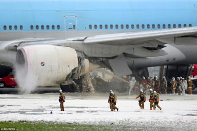 Корейский Боинг 777 воспламенился при взлёте (фото+видео)