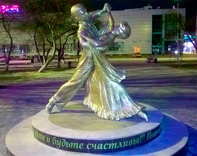 В Тюмени появилась новая городская скульптура посвященная Станиславу Попову