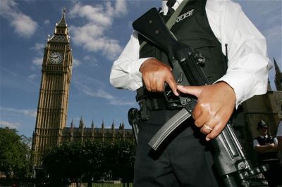 Британский парламент оцеплен – полиция ищет белый порошок