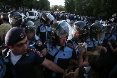 Ереван не спал. Полиция разгоняла митингующих