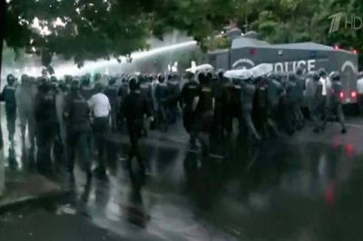 Ереван не спал. Полиция разгоняла митингующих