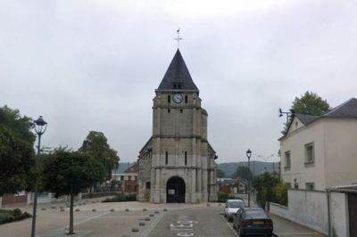Террористы во французской церкви перерезали горло священнику
