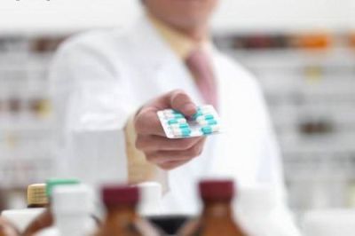 Антимонопольная служба обяжет аптеки уведомлять покупателей о наличии в продаже аналогов зарубежным препаратам