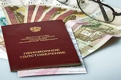 Крым уже российский, признался журналистам первый президент Украины В канун Дня Независимости Президент Украины Петр Порошенко громогласно заявлял, что государственный флаг Украины скоро будет реять над Крымом и в Донецке. С ним, по-видимому, не согласен первый президент страны Леонид Кравчук. В разговоре с журналистами УНН о единой стране Кравчук ясно дал понять, что Крым ушел от Украины. На упрямый вопрос журналистов: «Когда ждать его обратно?» чтобы не сказать «никогда», Кравчук ответил, что «ждать надо будет долго». Он с сожалением констатировал, что с Крымом не успели – он уже находится в сфере влияния Москвы и представляет из себя часть «российской федеральной системы». «Это уже фактически Россия», - говорит Леонид Макарович крамольную фразу. Но Кравчук тут же успокаивает возмутившихся представителей СМИ, что зато Донбасс уже возвращается и это дело чуть ли ни нескольких дней. Кто окажется прав сегодняшний президент или первый президент Украины -  решать России.