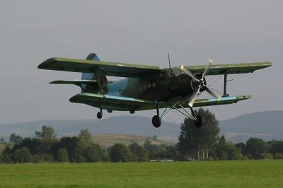 Найдены обломки не выходившего на связь Ан-2, спасатели десантируются на место падения