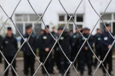 На Украине бродят в поисках «счастья» 50 000 преступников, освобожденных по «закону Савченко»