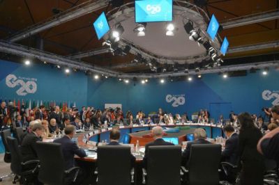 Президент РФ Владимир Путин заметил, что «Большой двадцатке» не стоит заниматься мировой политикой