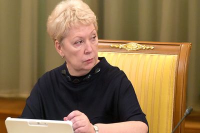 Министр образования подчеркнула, что сама будет контролировать процесс искоренения понятия «оказание услуг» из российских школ