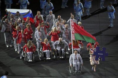 Команда Белоруссии пронесла знамя Российской Федерации по олимпийскому стадиону