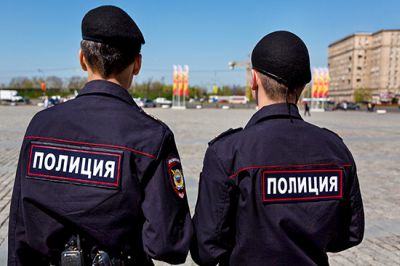 Сотрудники отделения московской полиции ограбили курьера