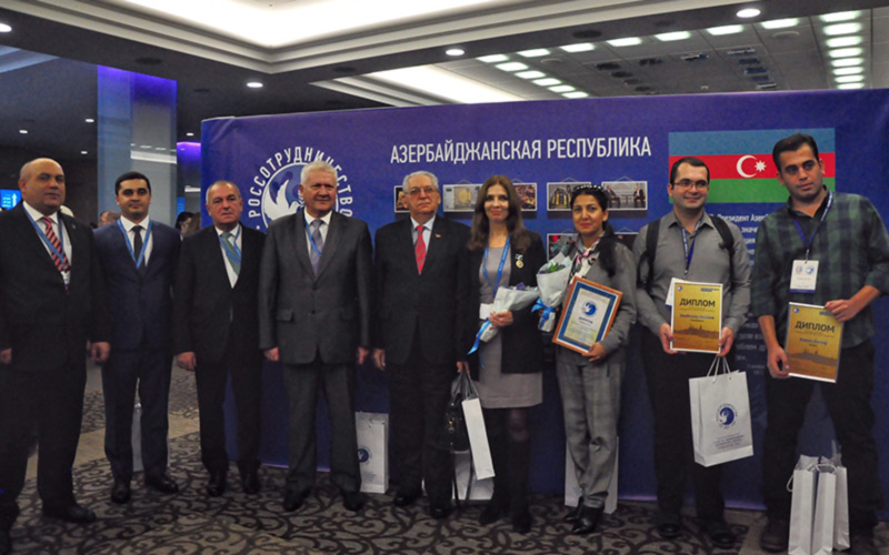 В Москве на форуме, посвященном юбилею СНГ, награды за вклад в развитие отношений с Россией получили представители СМИ Азербайджана
