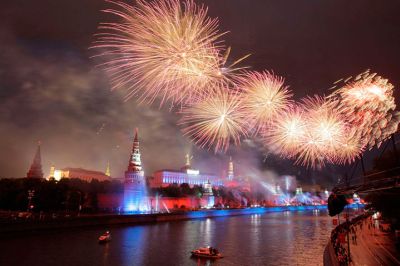 Наступление 2017 года, как всегда, Москва будет отмечать праздничным салютом