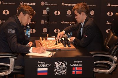 Норвежский спортсмен Магнус Карлсен в десятой партии взял реванш над Сергеем Карякиным