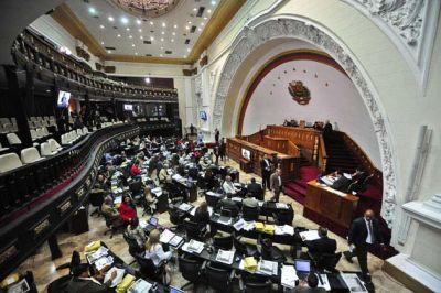 Парламент Венесуэлы убрал президента страны Николаса Мадуро со своего поста