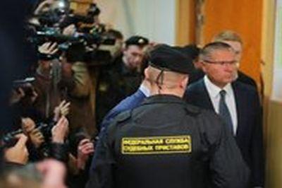 В Басманном суде столицы прошло заседание, на котором присутствовал Улюкаев