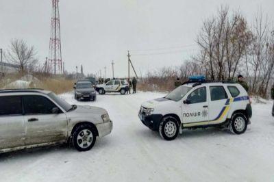 Националисты перекрыли трассу на Донецк, чтобы приблизить торговой блокадой свою победу