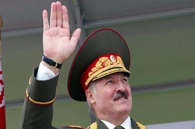 Лукашенко не собирается ограничивать сотрудничество с РФ в военной сфере, но призывает пускать на совместные учения военных НАТО