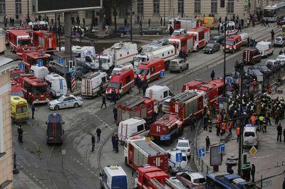 Теракт в России, террористы подорвали поезд метро Сакт-Петербурга
