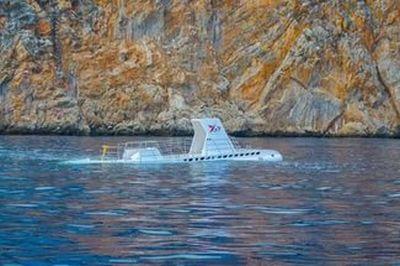 Туристов в Анталье будут катать на миниатюрной подводной лодке