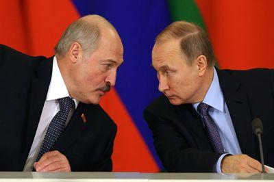 Посол РФ в Беларуси Александр Суриков уверен, что в нынешних условиях Западу не удастся «оторвать» Белоруссию от России