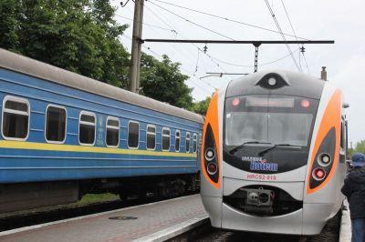 Правительство Украины рассматривает вопрос о прекращении железнодорожного сообщения с Россией