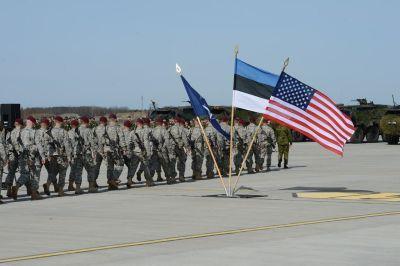 Военные подразделения стран Прибалтики совместно с армейскими частями США начали учения около российской границы