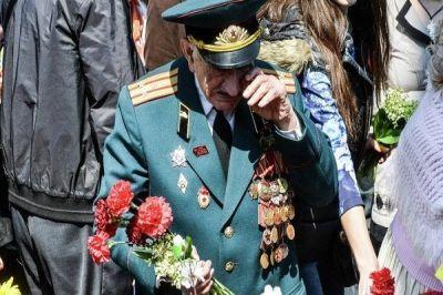 Новое поколение украинцев должно забыть, что 9 мая – это Праздник Победы