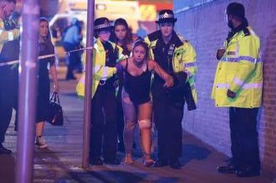 В Великобритании на выходе из стадиона в Манчестере произошли два взрыва (видео)