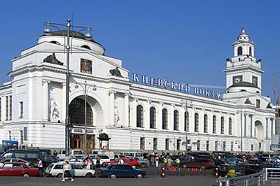 МЧС Москвы просит москвичей объезжать квартал, где находится здание Киевского вокзала