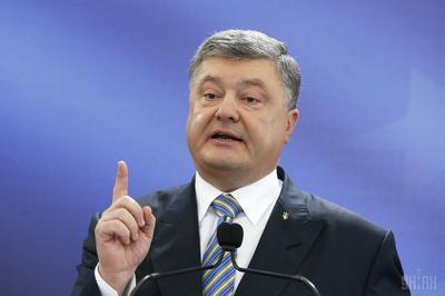 Порошенко напомнил, что Северный поток-2, который хочет построить Россия, станет ощутимой угрозой для Украины. Украинский президент считает, что таким образом Россия мстит Киеву за удачу в судебной тяжбе, которая происходит между «Газпромом» и «Нефтегазом». По словам Порошенко, теперь Газпром решил взять реванш. Москва нашла способ лишить Киев денег, получаемых им за транзит по газотранспортной системе, проходящей через Украину. Порошенко отмечает, что это два миллиарда долларов, которые скажутся на бюджете страны. Также Порошенко уверяет, что Россия таким образом реагирует и на антикоррупционные действия украинского правительства, которые в стране проводятся неотступно и решительно. При этом Порошенко уверяет, что у России нет других выгод от строительства этой магистрали, кроме как насолить Украине. Никаких экономических и энергетических выгод от газопровода «Северный поток-2» Россия, по мнению украинского президента, не получает.