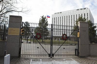 В дипмиссии РФ в Вашингтоне не уверенны, что санкции улучшают отношения между странами