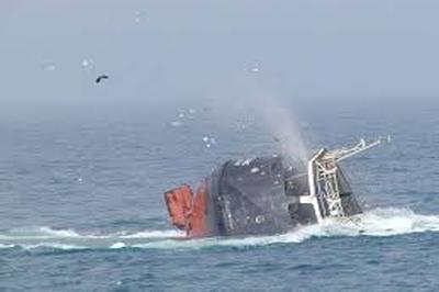 В акватории Черного мор идет спасательно-поисковая операция по спасению экипажа сухогруза, который попал в шторм