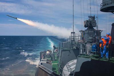 В настоящее время Черноморский флот поднят по тревоге