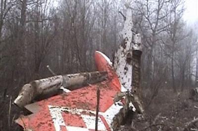Следственная комиссия в Польше утверждает, что самолет под Смоленском упал после взрыва левого крыла