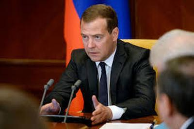 Продажей билетов в плацкарты занялся премьер Медведев