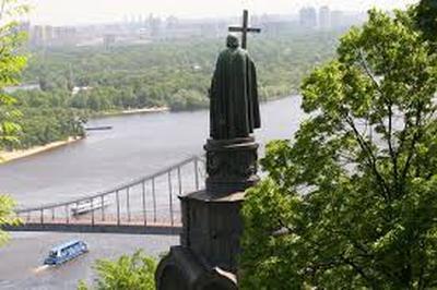 Снос памятника князю Владимиру возвращает достойных украинцев в глубь веков к капищу