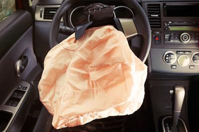МЧС предупреждает, что киберпреступники научились отключать подушки безопасности в автомобилях