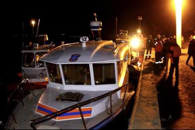 В результате столкновения прогулочного судна и баржи погибло 10 человек, семерых удалось спасти