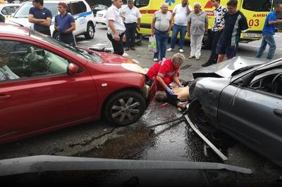 Сегодня автомобиль марки «Шевроле» врезался в группу пешеходов в курортном городе Сочи
