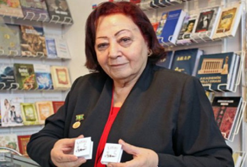 выставка из уникального музея миниатюрных книг, основанного в Баку Зарифой Салаховой