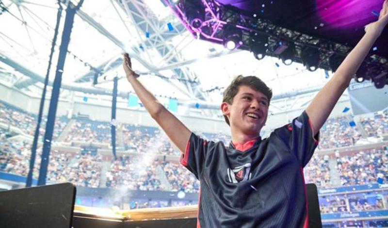 Американский подросток выиграл 3 миллиона долларов став чемпионом мира в игре Fortnite