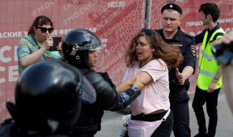 тысячи участников на митинге в Москве