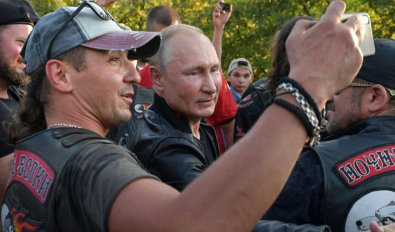 Владимир Путин принял участие в байкерском фестивале в Крыму