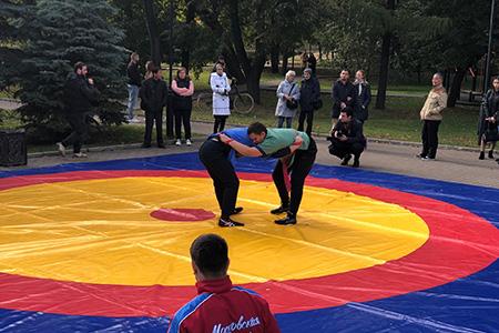 Азербайджан нашел новых друзей в московском парке