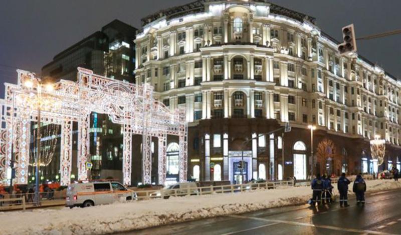 В Москву завезли искусственный снег