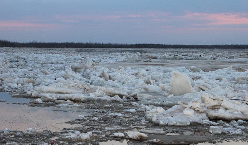 В ЯНАО перед паводком ослабят лед на реках Сыня и Пур