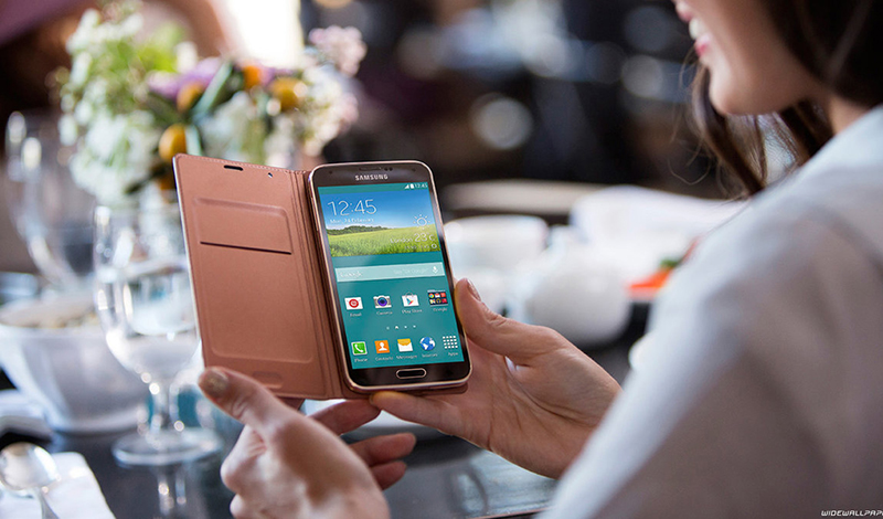 «Связной»: петербуржцы покупают смартфоны с NFC и с четырьмя камерами