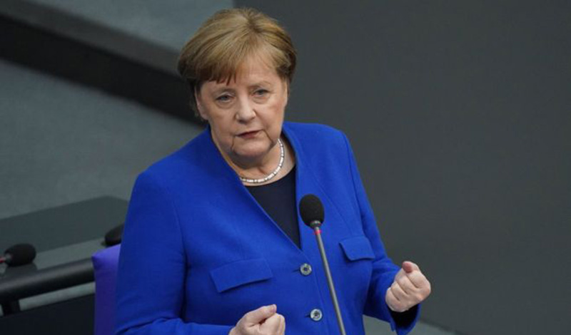 Ангела Меркель "болезненно реагирует" на атаку российских хакеров на Бундестаг